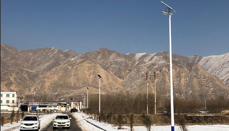 高桿路燈具備什么優勢。