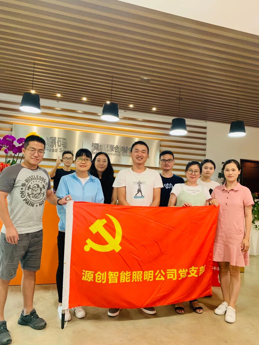 喜逢中秋加國慶，月圓家圓就團圓