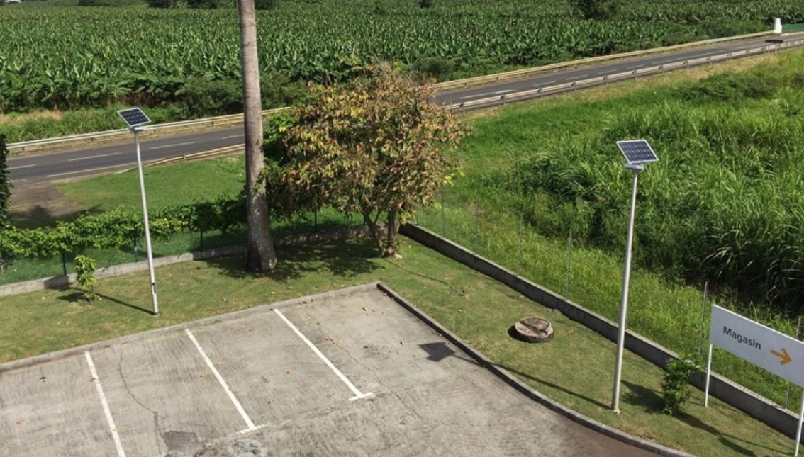 太陽能路燈亮燈時長如何調整？